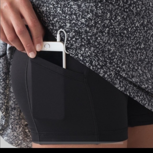 Lululemon Lost In Pace Skirt Regular 13" Daisy Dust Alpine White Black SZ 6 - Picture 9 of 9